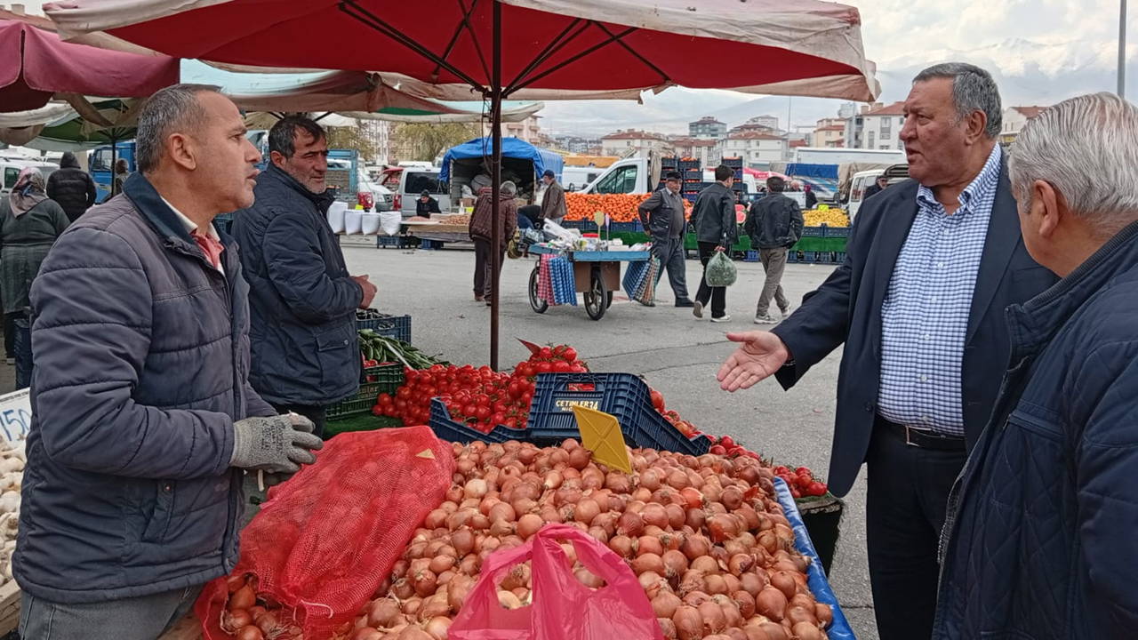 Pazar esnafı, CHP'li Gürer'e dert yandı: 'Burada savaş yok ama üretimde sorun var'