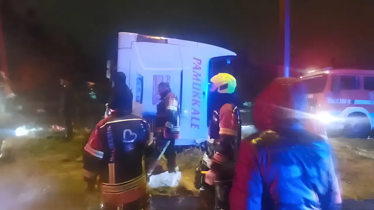 Balıkesir'de korkunç kaza... Yolcu otobüsü devrildi: Ölü ve yaralılar var!