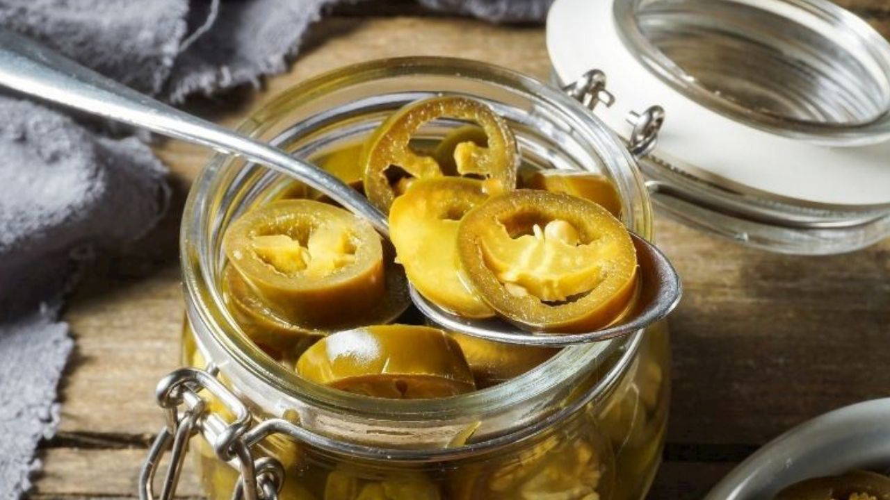 Acı severler için pratik lezzet: Evde jalapeno turşusu tarifi