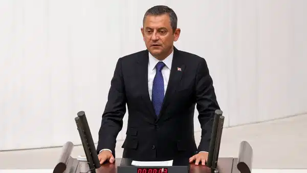 Özgür Özel'den 23 Nisan oturumunda çarpıcı konuşma... 'Mutlak butlan'a karşı mesaj verdi: 'Biz boynumuzu veririz ama boyun eğmeyiz!'