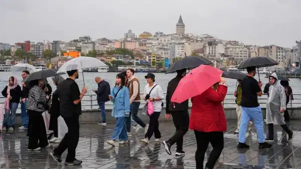 AKOM tarih vererek duyurdu: İstanbul için kuvvetli yağış ve fırtına uyarısı