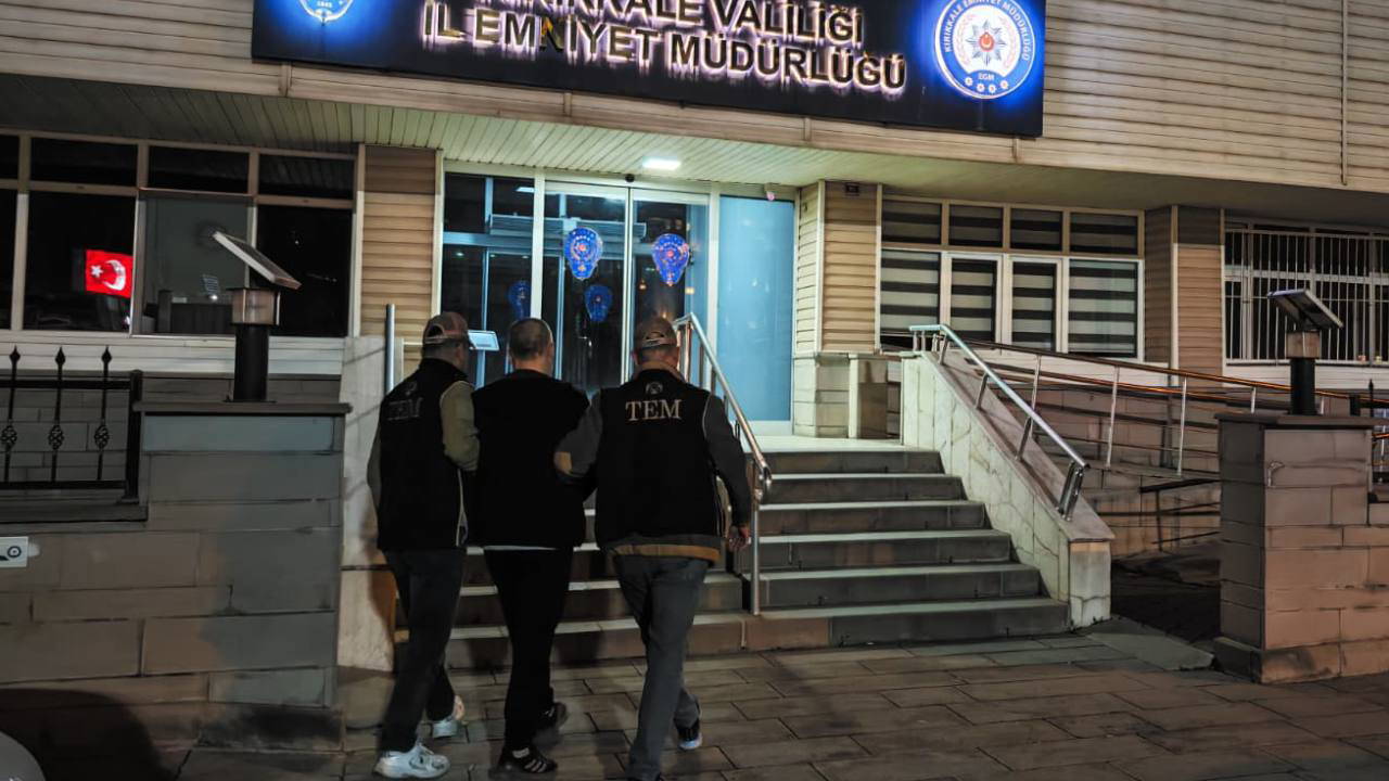 Firari astsubay 'gaybubet evi'nde yakalandı!