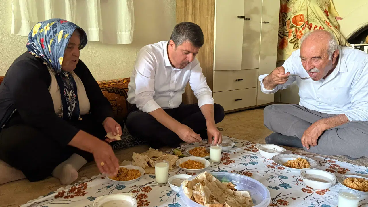 Ev hapsi kaldırılan Abdurrahman Tutdere, ailesini ziyaret etti: 'Özgürlük dünyanın en güzel şeyi'