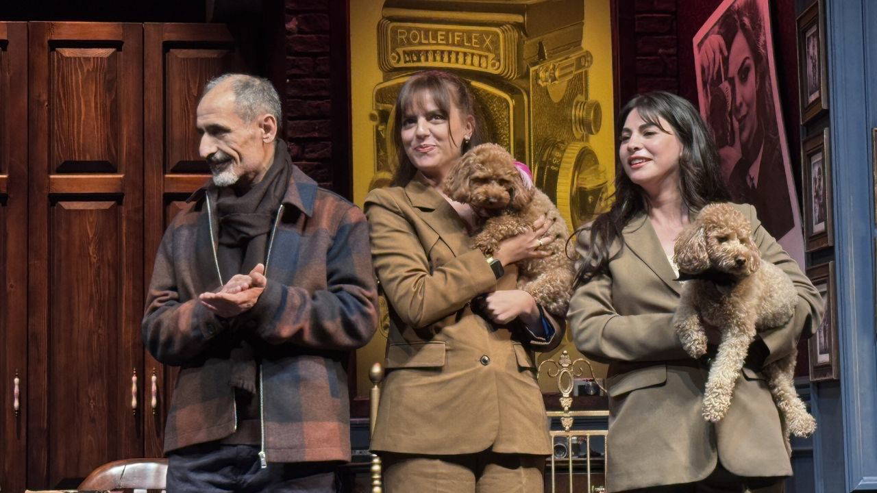 'Öylece Durur Zaman' oyununun prömiyeri yapıldı