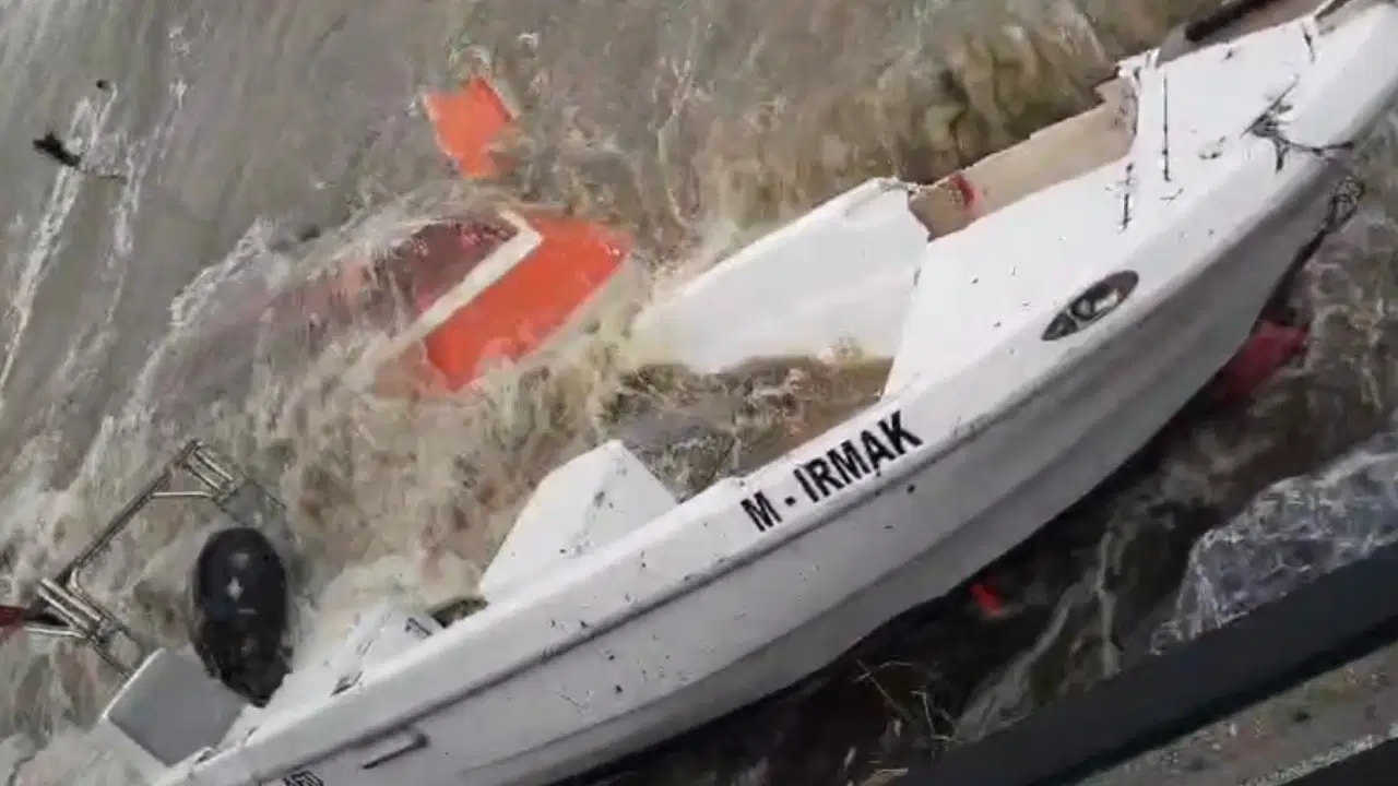 Gemlik ve Kumla'yı lodos vurdu, çok sayıda tekne battı!