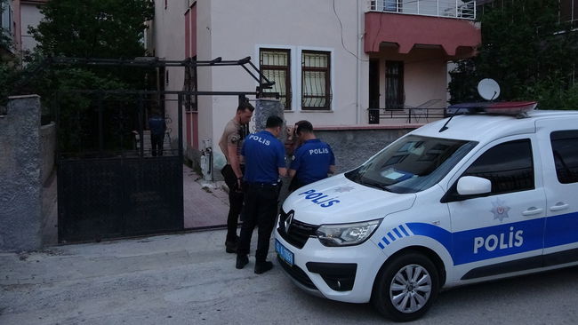 Uzaklaştırma kararı da yetmedi: Kadını, boynundan bıçakladı!