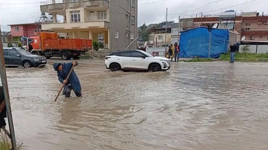 Hatay’da 3 gündür süren sağanak yağış sele yol açtı