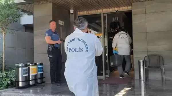 Otel odasında ölü bulundu: Yanındaki maddeler ekipleri alarma geçirdi