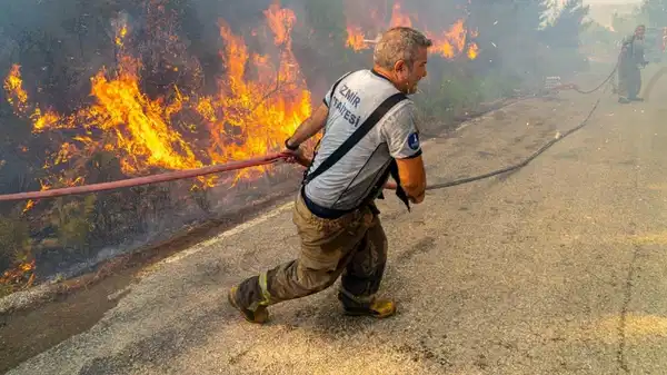 İzmir İtfaiyesi 2025 bilançosunu açıkladı: Yangınların yüzde 43’ü sigara ve kibritten