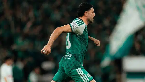 Rakip soyunma odasına gitti: Merih Demiral'dan kendisiyle ilgili yapılan paylaşıma sert tepki