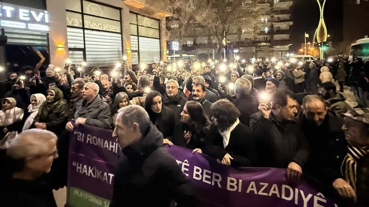 Teröristbaşı Abdullah Öcalan'ın Türkiye'ye getirilişinin yıl dönümünde Van'da 'protesto' yürüyüşü