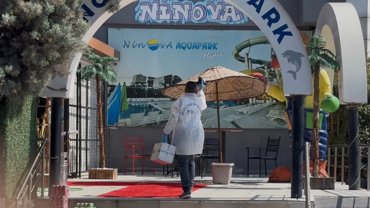 Aquaparkta 10 metrelik kaydıraktan düştü: 16 yaşındaki havuz görevlisi ağır yaralandı