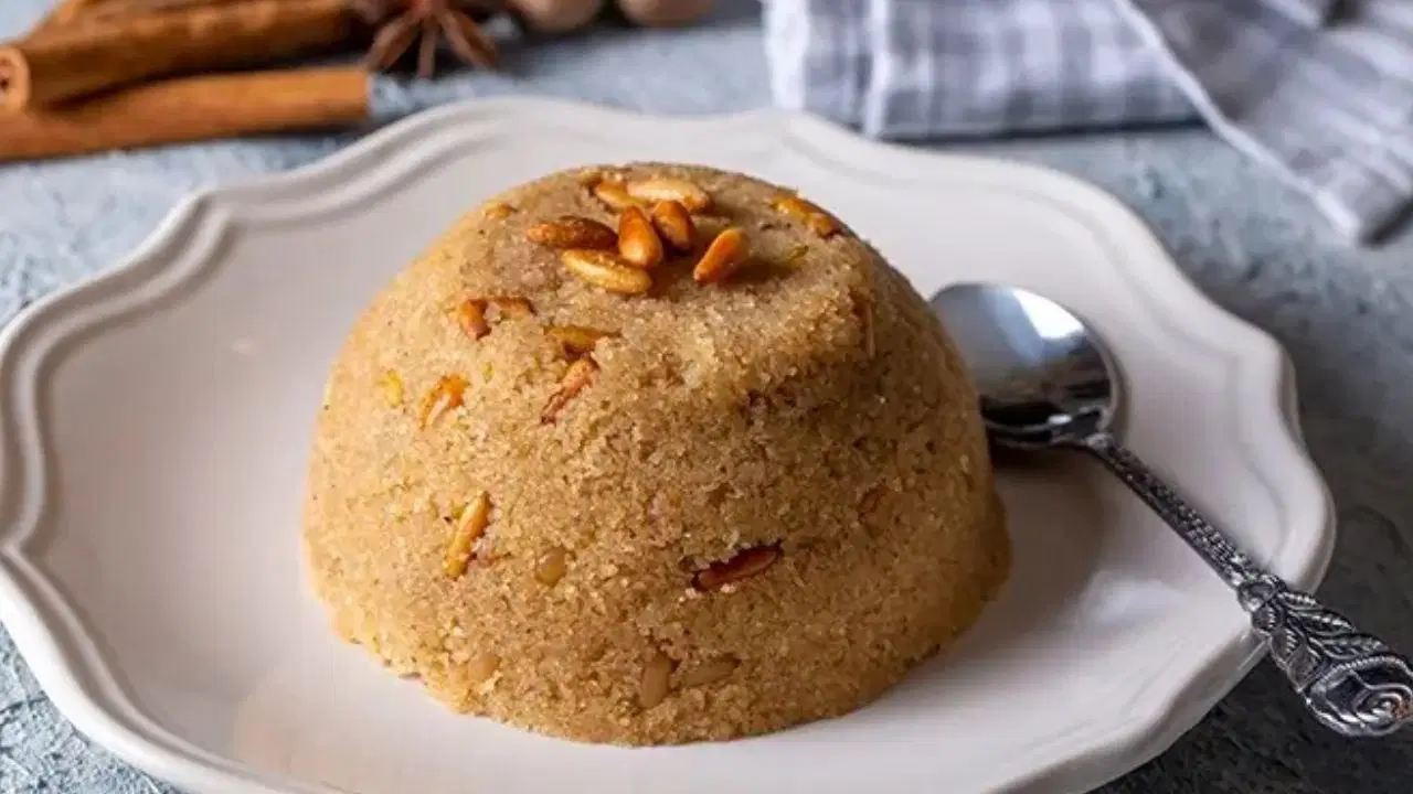 Bir kaşıkta nostalji: Evde tam kıvamında irmik helvası tarifi