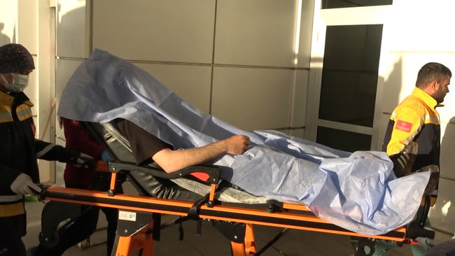 'Alacak' kavgası: Ağabey bıçaklandı, kardeşi darbedildi