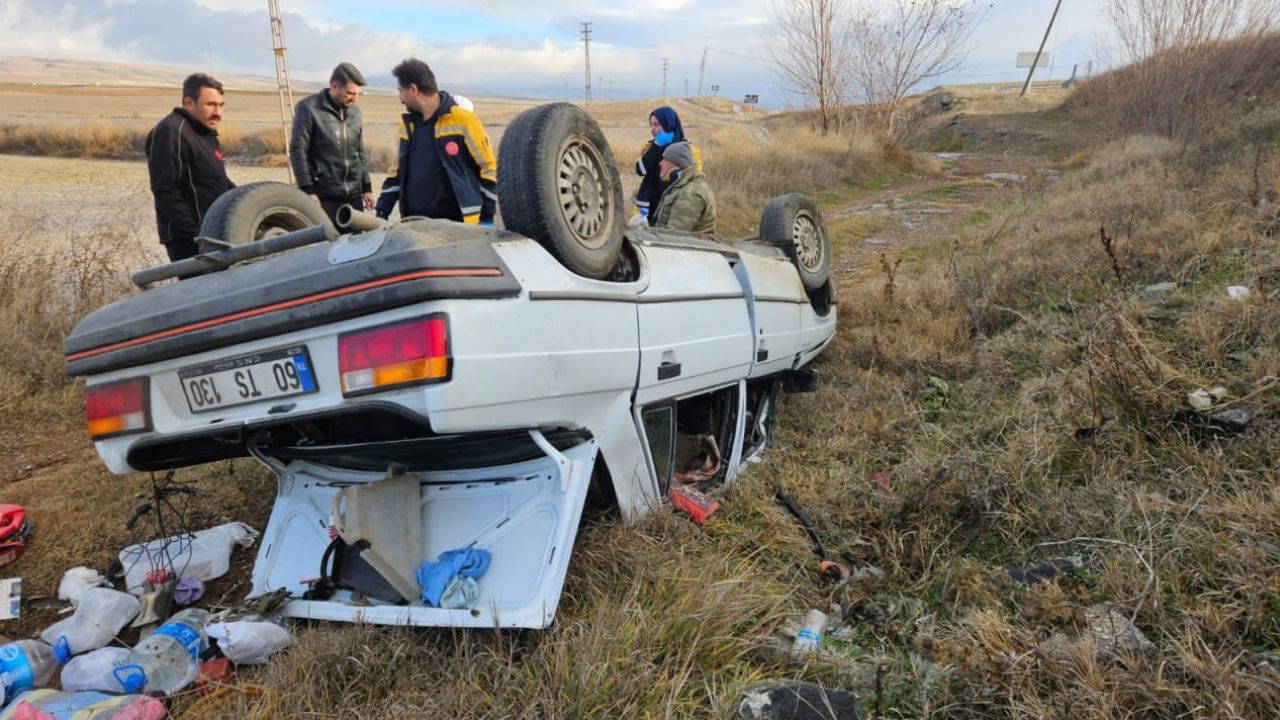 Çorum’da yoldan çıkan otomobil tarlaya yuvarlandı: 2 yaralı