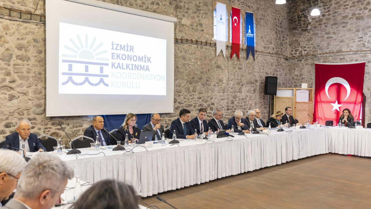 Cemil Tugay: Enerji güvenliği için şehirler kendi sistemlerini kurmalı