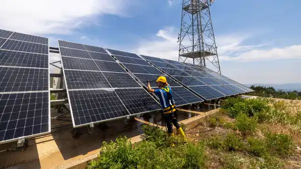İzmir’in kritik haberleşme altyapısına güneş enerjili güvence