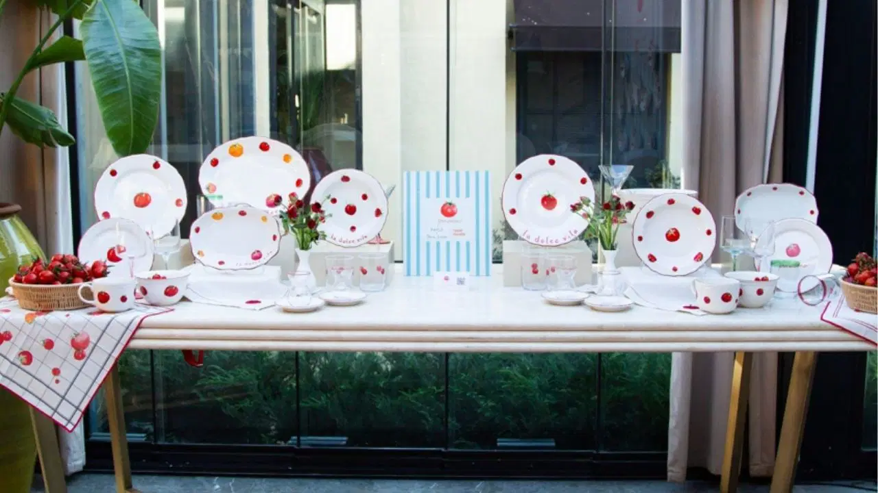 Rakle ve Bengi Kurtcebe’den sofralara renk katan özel iş birliği: Pomodoro Koleksiyonu