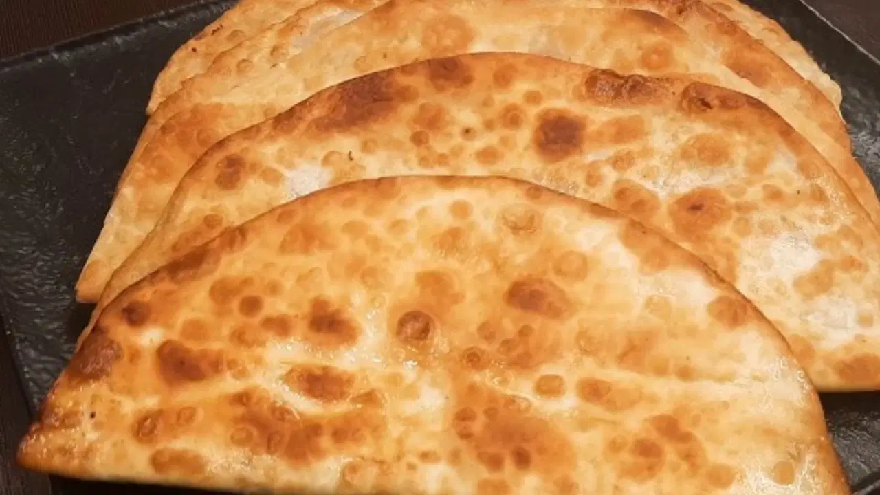 Hamur açma derdine son: Lavaştan pratik çi börek tarifi