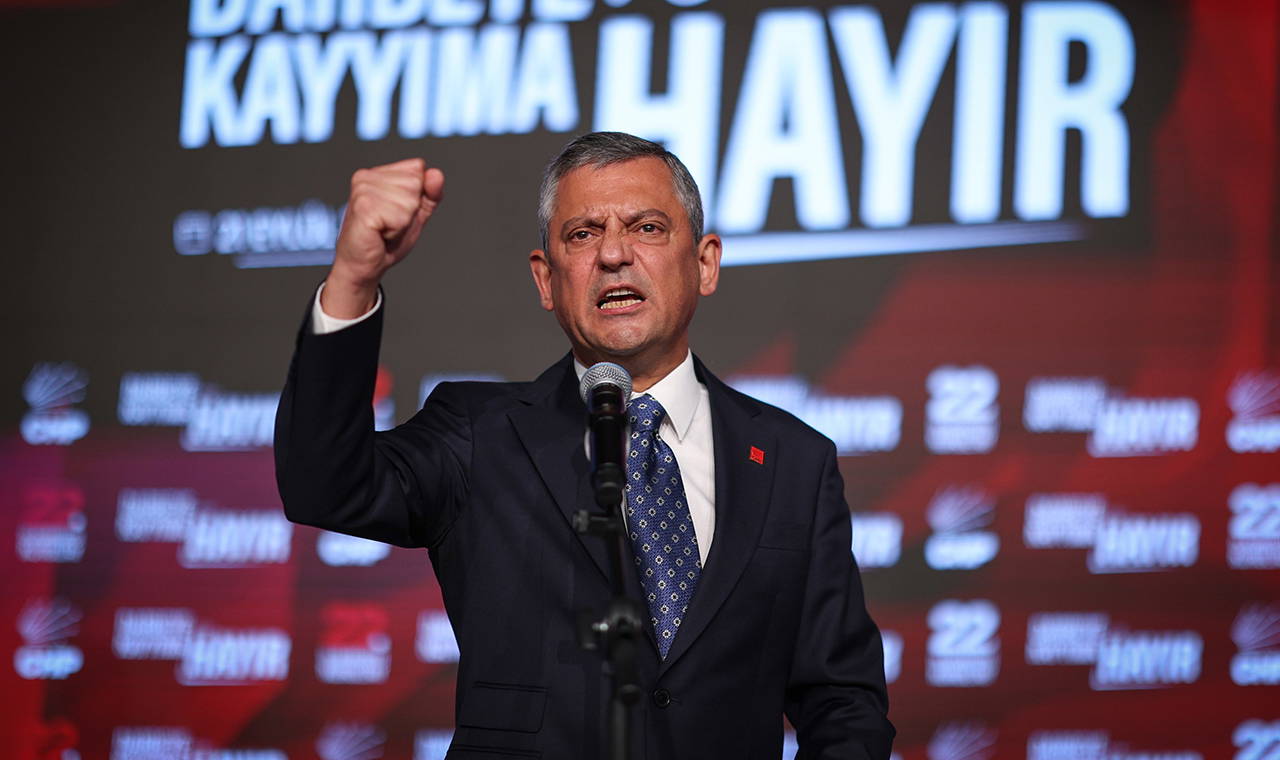 Özgür Özel'den 22. Olağanüstü Kurultay'da tarihi konuşma: 'Bu iktidar Trump'tan icazet almış, Erdoğan da onun adamı!'