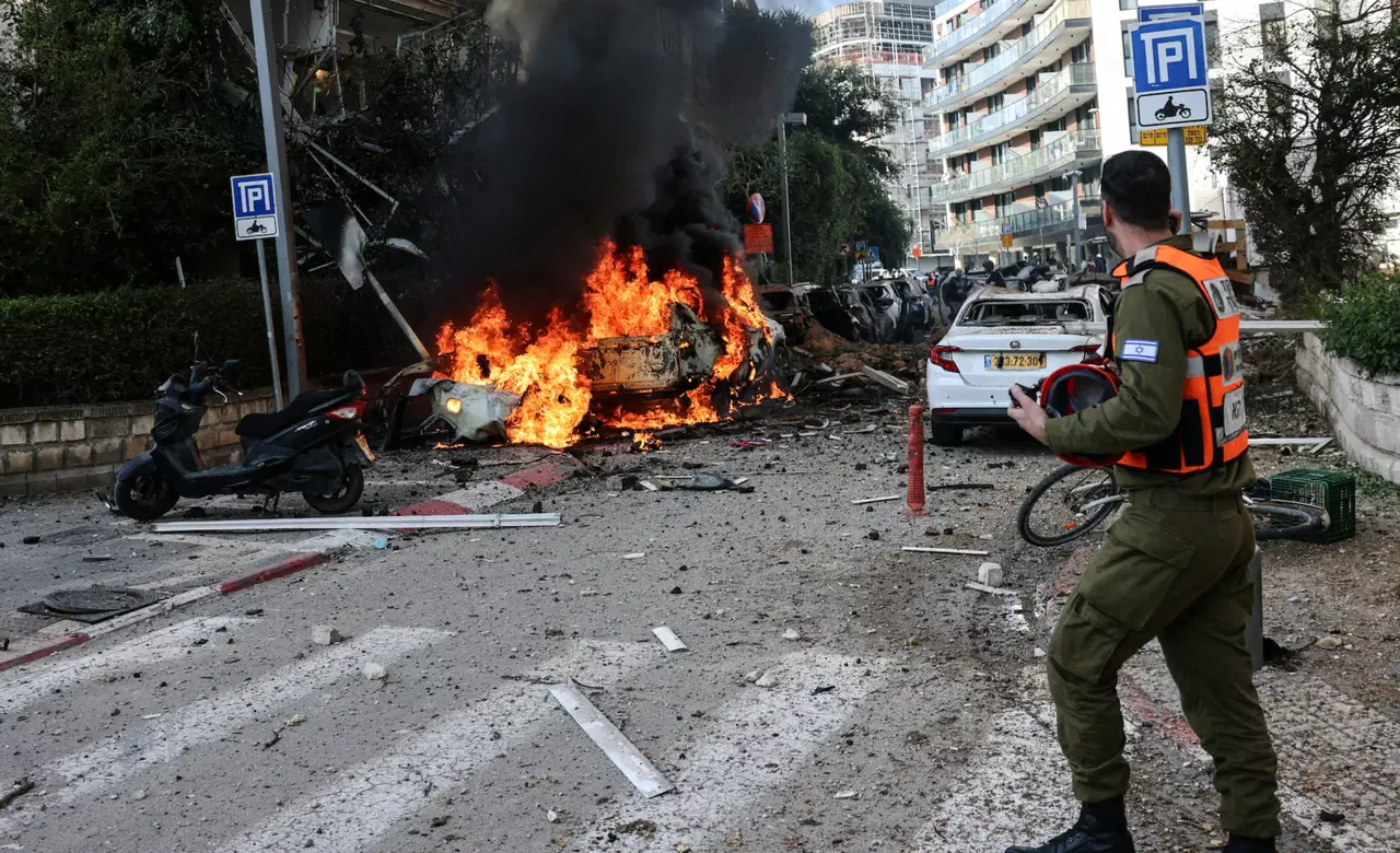 İran’dan İsrail’e yeni füze salvoları: Tel Aviv alarmda!
