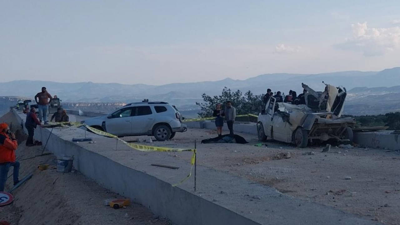 Mersin'de korkunç kaza... Fırlayan mermerler işçi minibüsünü parçaladı: 1 ölü, 3 yaralı
