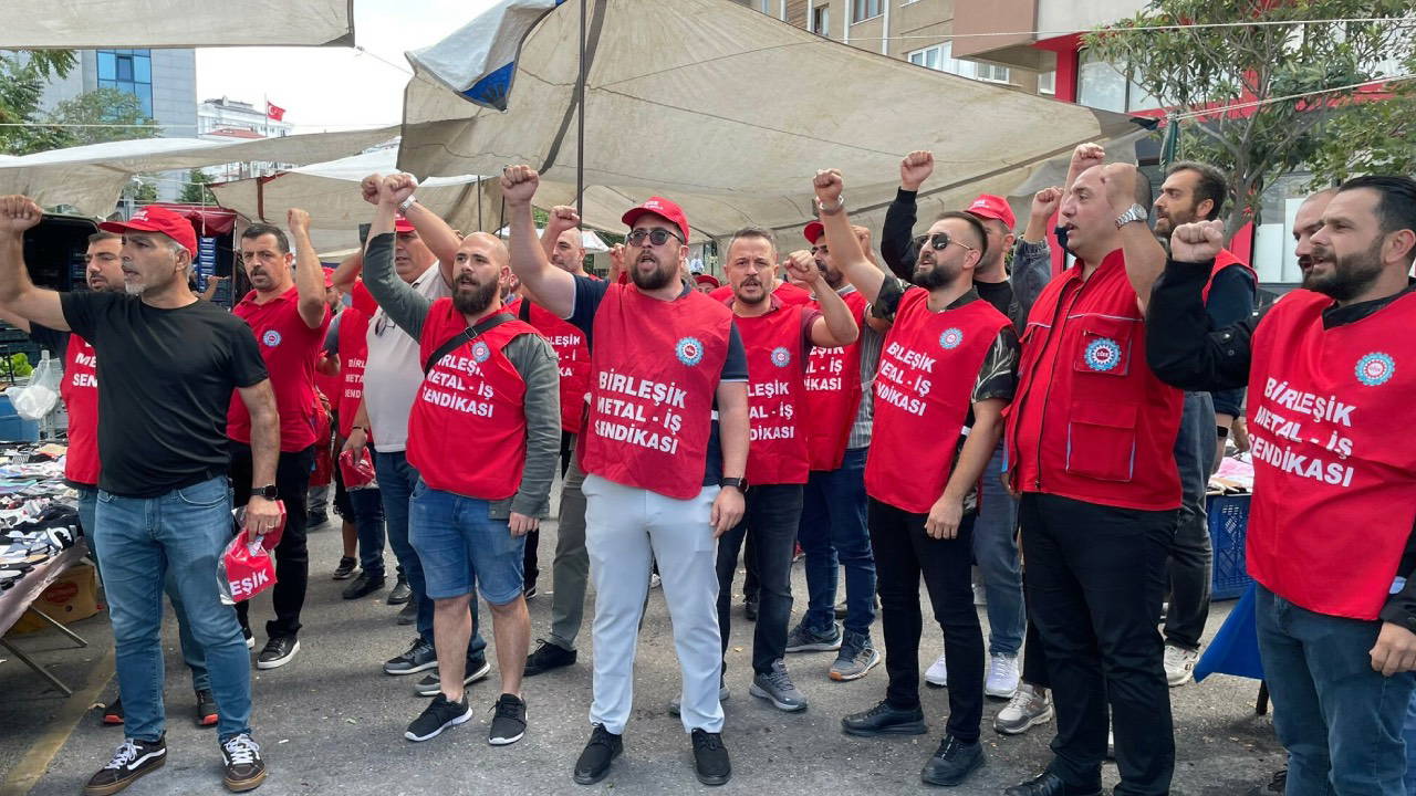 Hyundai Asansör önünde açıklama yapan işçiler: "İşveren bizleri sefalet ücretine mahkum etmek istiyor”