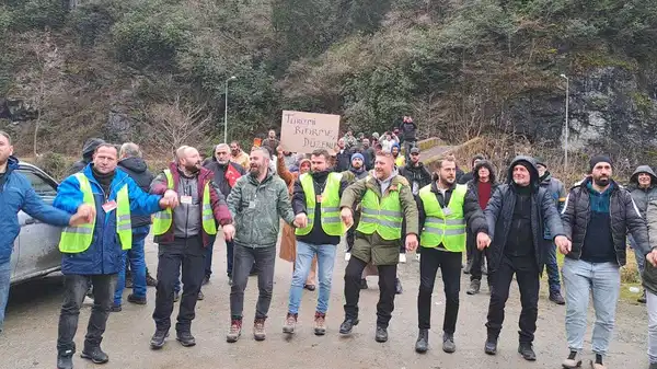 Çamlıhemşin'de bungalov otellerin yıkılmasına tepki: 'Çözüm cezalandırmak değil...'