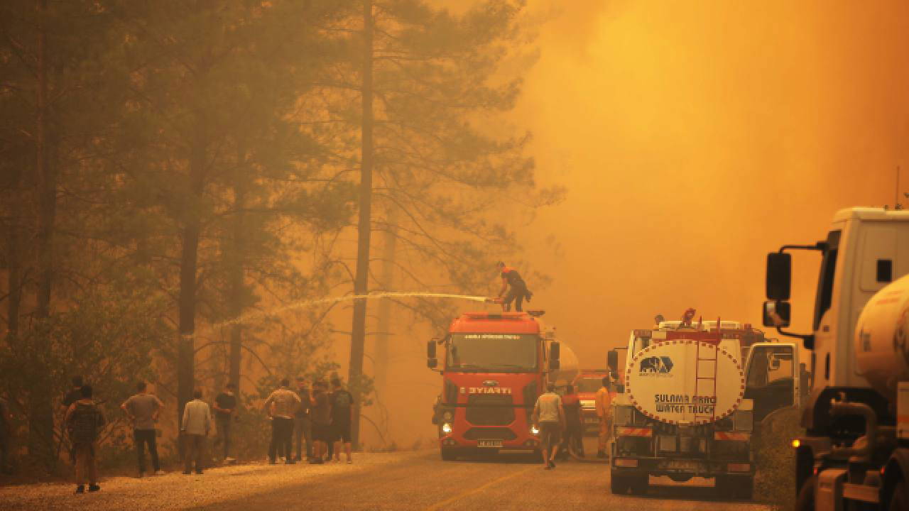 Yüzlerce kişi tahliye edildi!