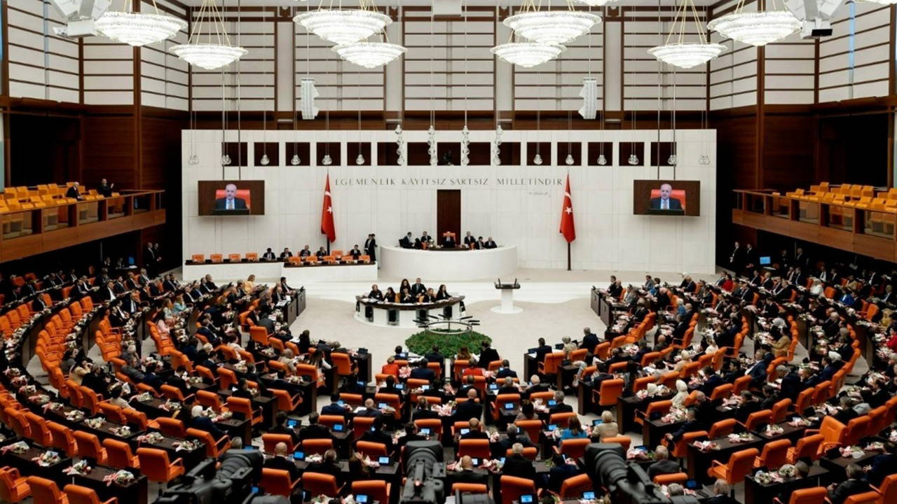 CHP'nin mahkeme kararlarına ilişkin verdiği önerge AKP ve MH