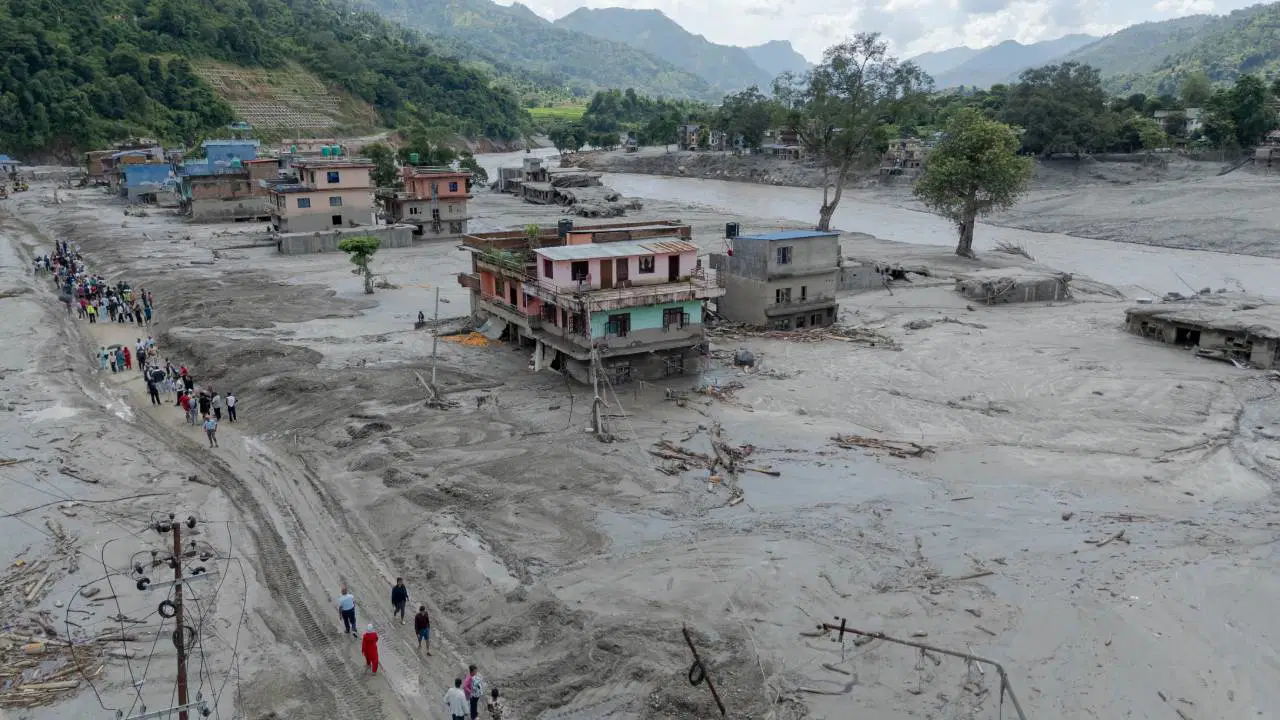 Nepal'deki sel felaketinde hayatını kaybedenlerin sayısı 1410'a yükseldi