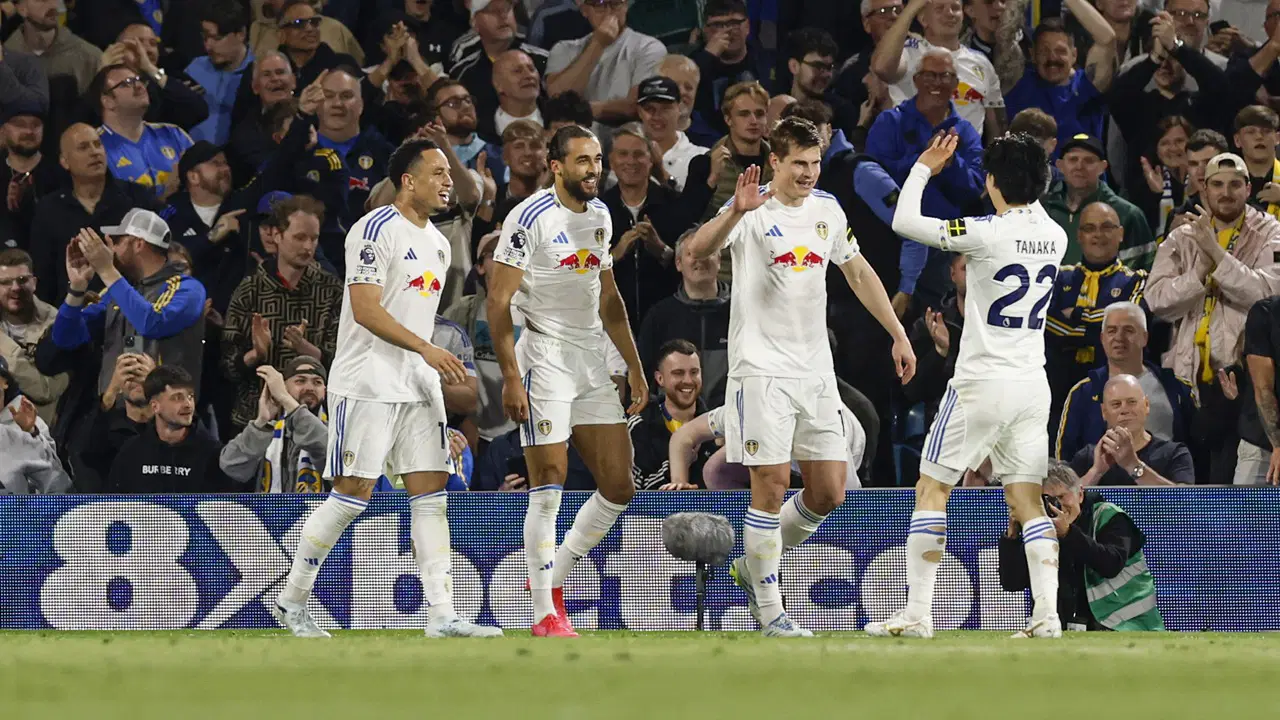 Leeds United sahasında Burnley'i üç golle geçti