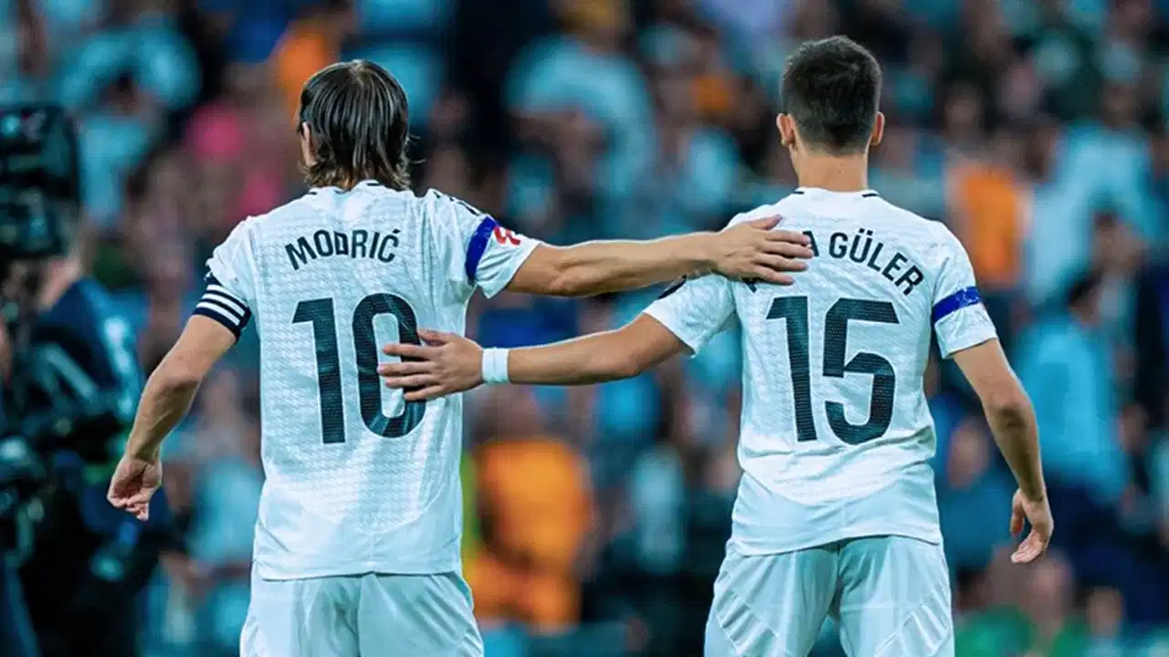 Görüntüler gündem oldu: Modric'ten Arda Güler'e '10 numaralı' forma! 
