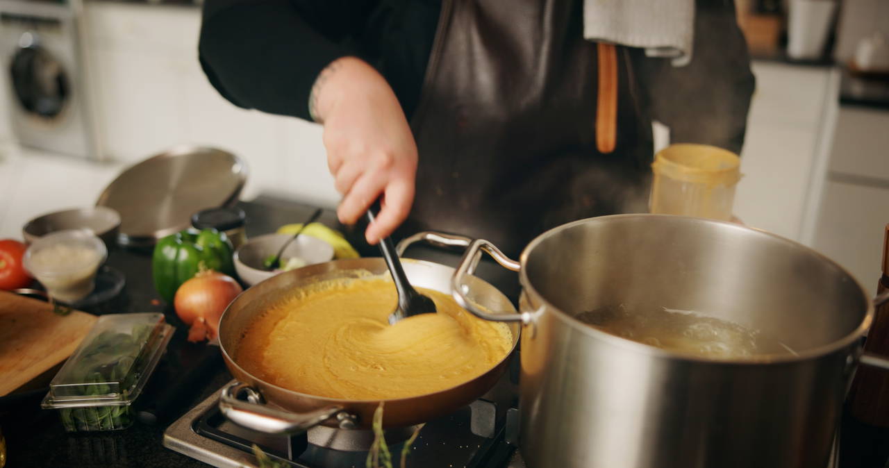 Gıdaların tadını bozmakla kalmıyor, sağlığınızı da riske atıyor: Yemek yaparken kullanmamanız gereken 7 malzeme