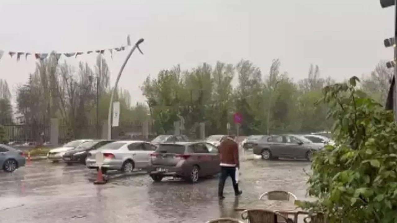 Ankara’da sağanak hayatı felç etti