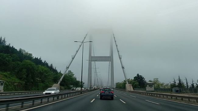İstanbul'da yağmur ve sis etkili oluyor