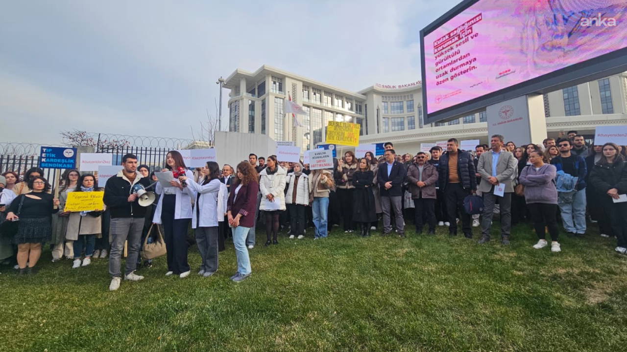 Diş hekimlerinden DUS'un yılda bir kez yapılması kararına tepki