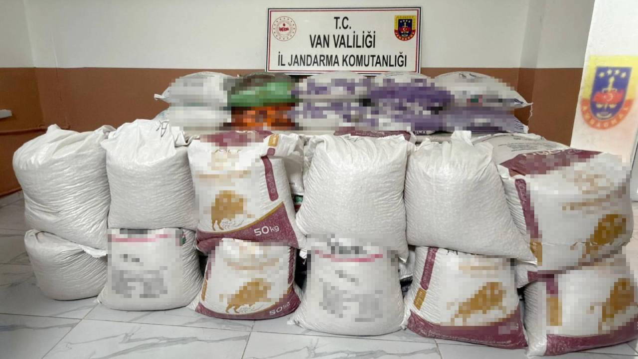 Van'da 3,5 milyon TL'lik gümrük kaçağı gıda maddesi ele geçirildi
