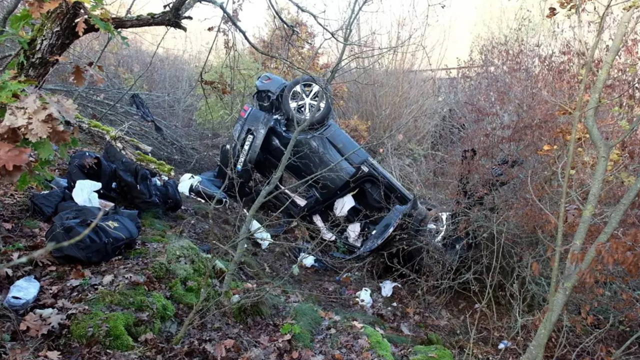 Kırklareli'de kaçak göçmenleri taşıyan otomobil devrildi: 8 yaralı