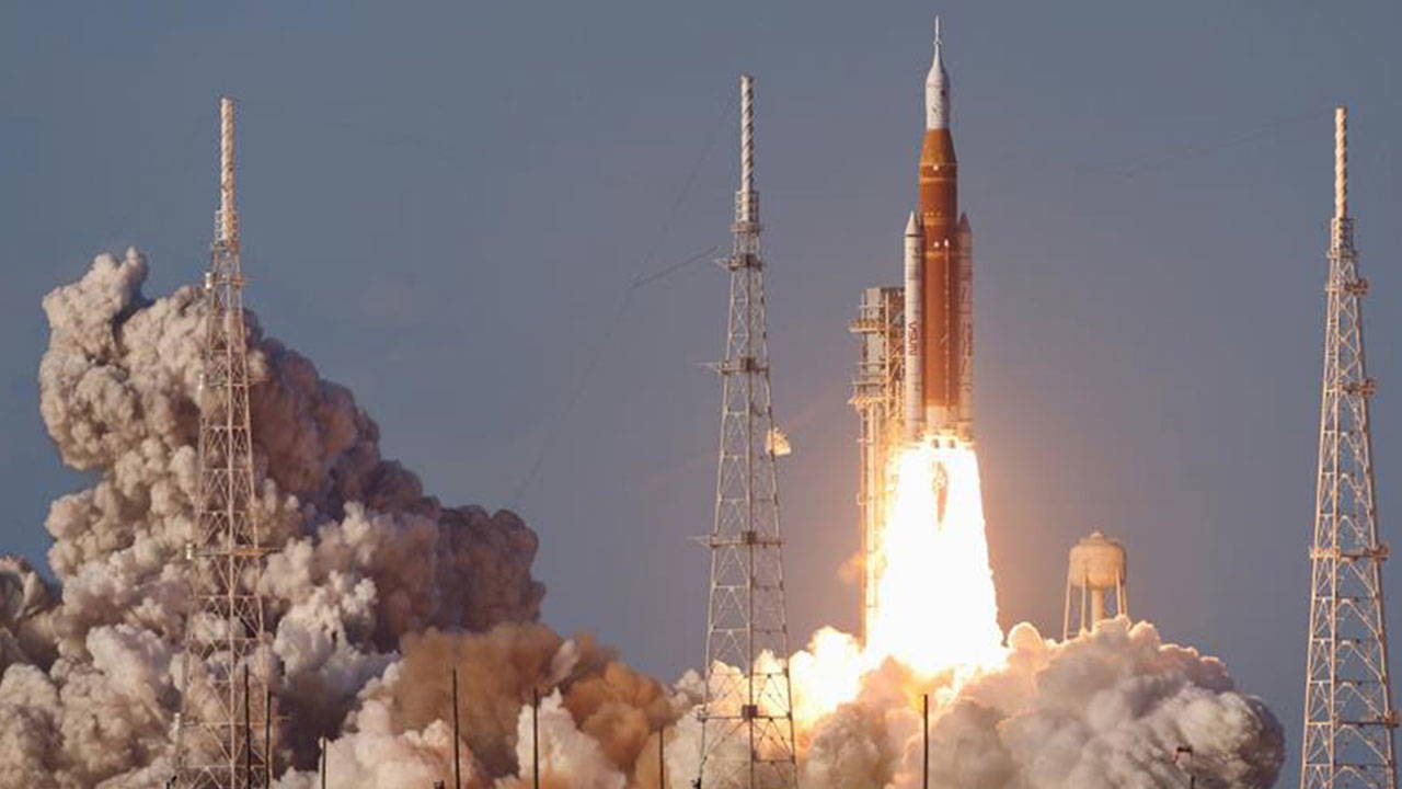 NASA, 54 yıl sonra Ay’a insanlı uçuşu başlattı