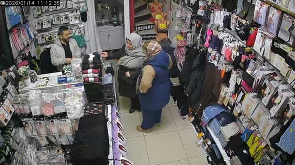 Sahte dövizle alışveriş yapmaya çalışan 2 kadını işyerinden kovdu