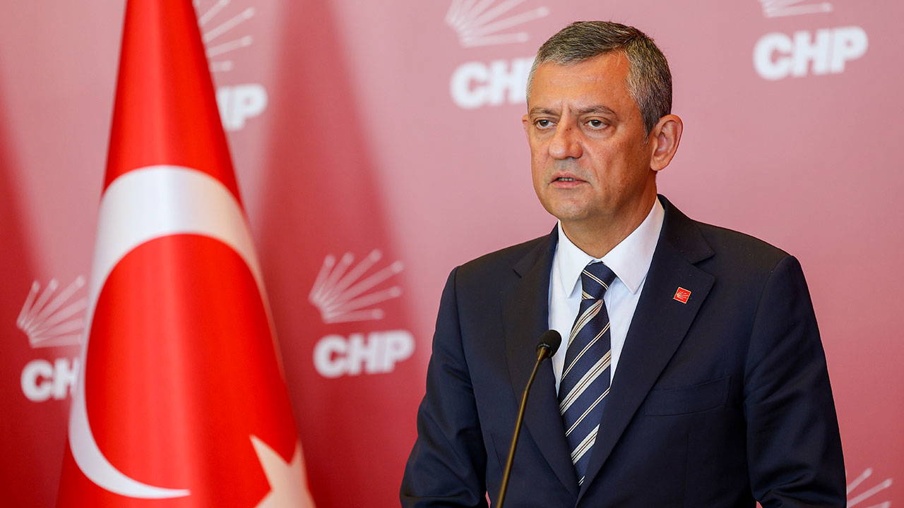 Özgür Özel'den Şehit Binbaşı Bolat'ın ailesine başsağlığı telefonu