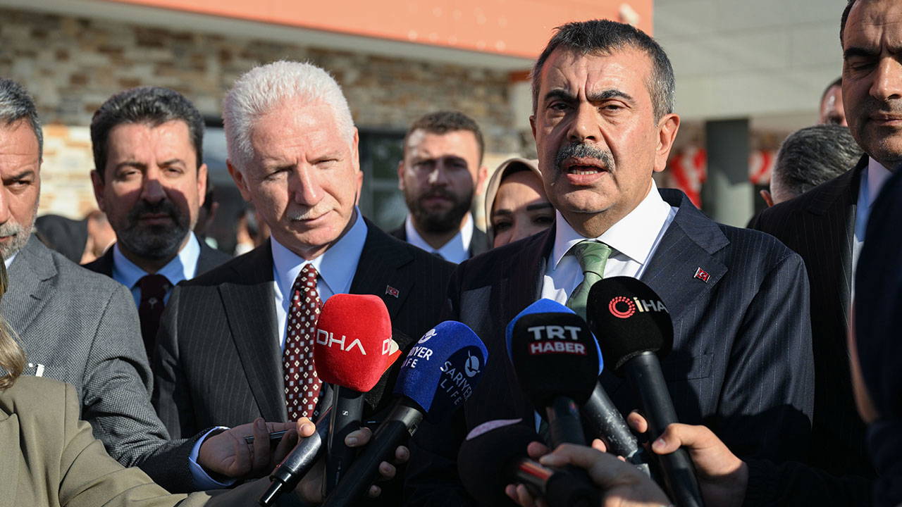 Yusuf Tekin, Erdoğan posteri için Anayasa'ya başvurdu: 'Okullarımızda görünür olmasını istedik'