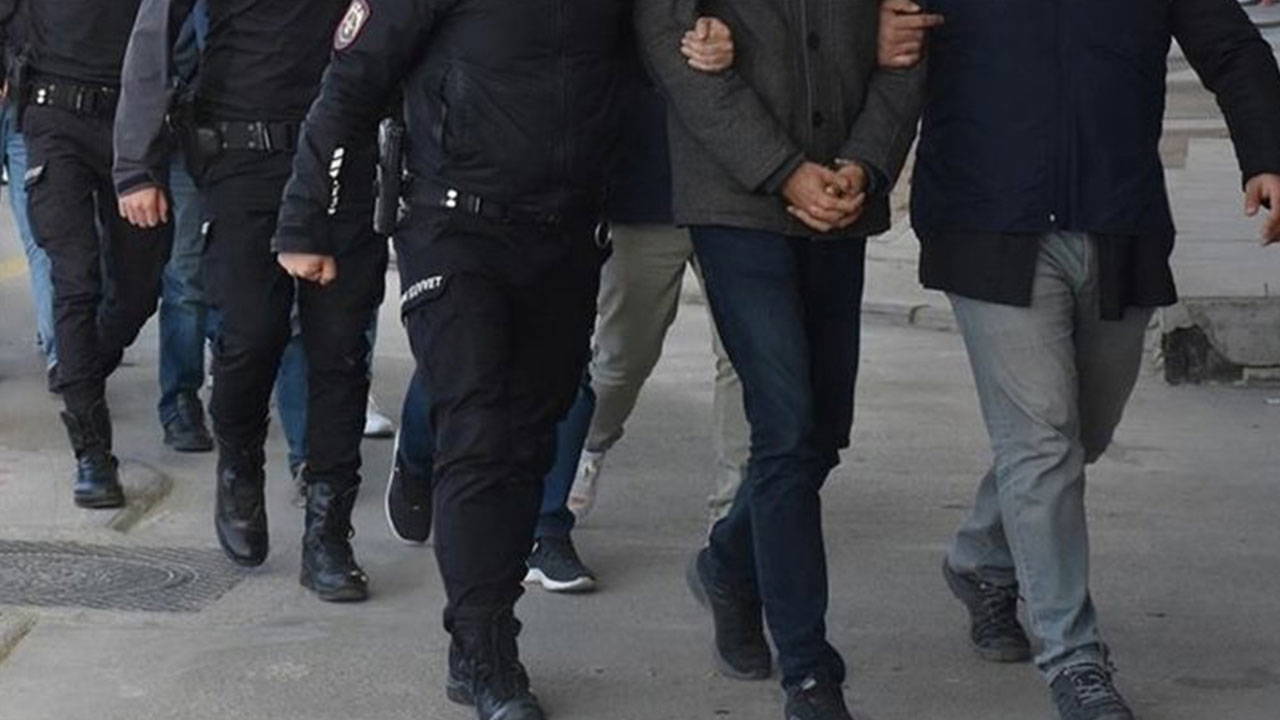 İstanbul'da yüksek sesle müzik dinleyen grup polise saldırdı: 10 gözaltı