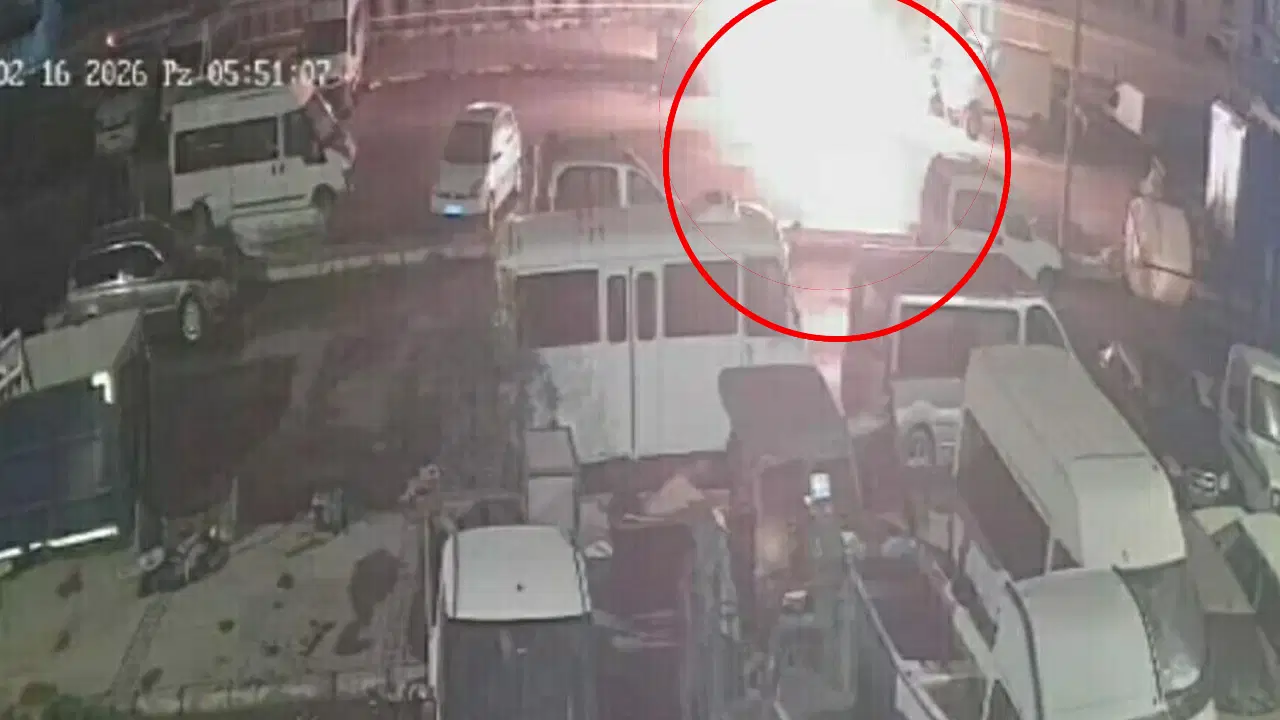 İzmir'de hurda otobüs alev alev yandı: 1 çocuk öldü, 3 çocuk gözaltına alındı!