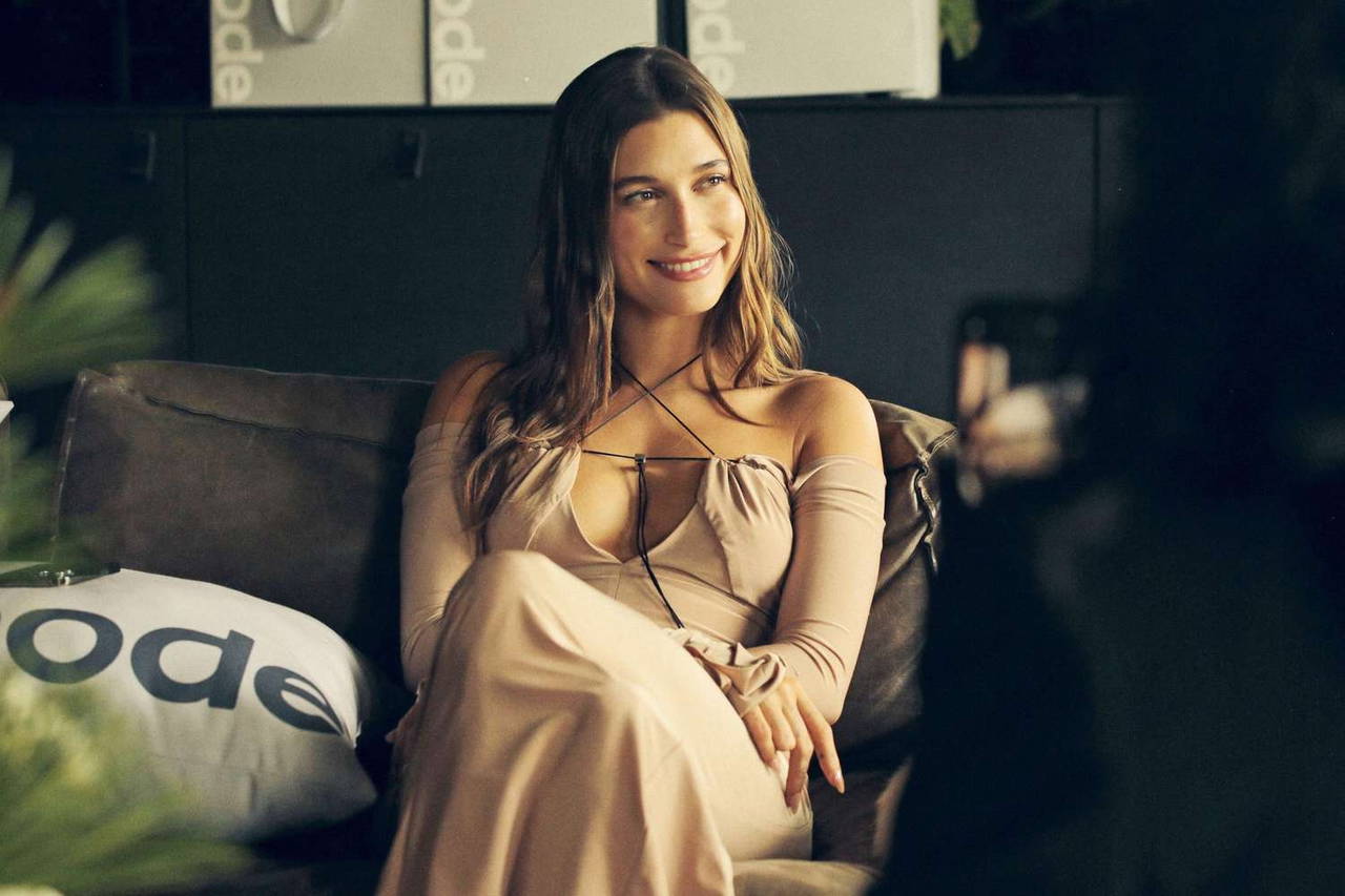 Hailey Bieber markası Rhode'u sattı: Resmen milyarder!