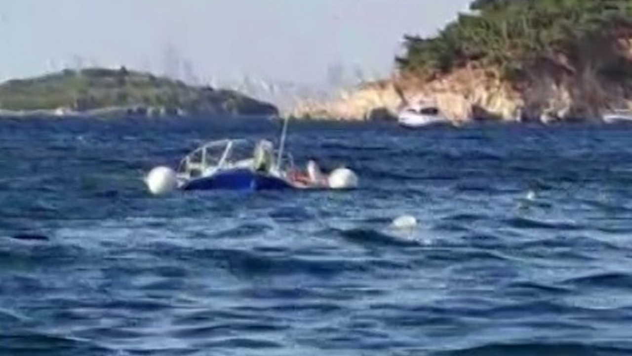Motoryatın çarptığı tekne battı: 7 kişi kurtarıldı