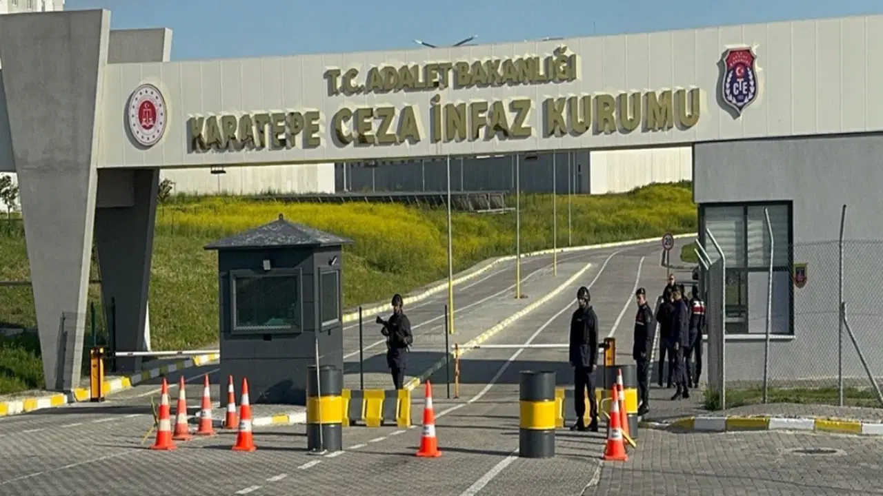 İnfaz koruma memurlarına bıçakla saldırdı: Yaralılar var!