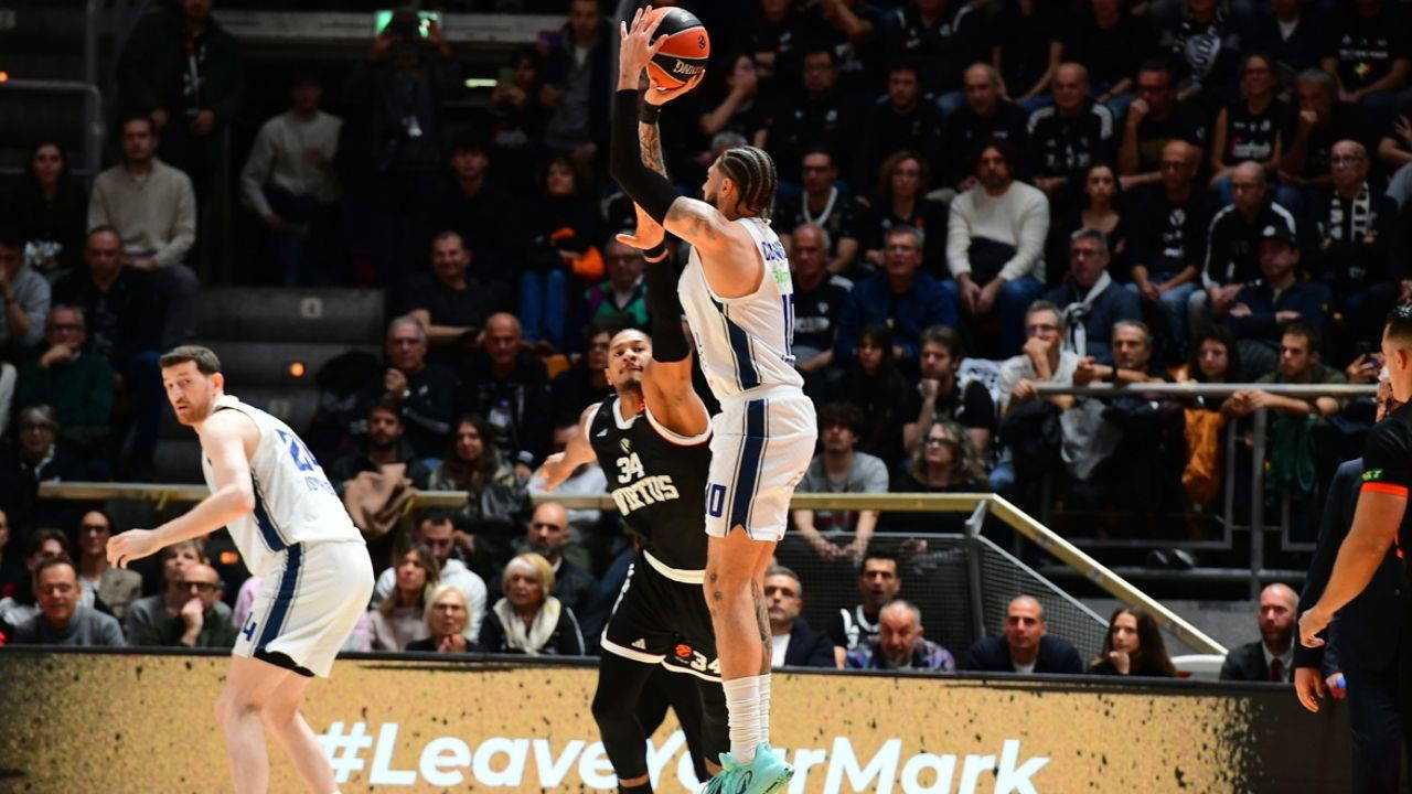 Anadolu Efes, Bologna deplasmanından eli boş dönüyor!