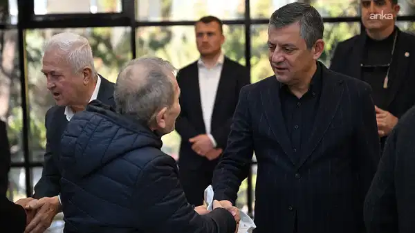 Özgür Özel, Gülşah Durbay’ın ailesiyle taziyeleri kabul ediyor